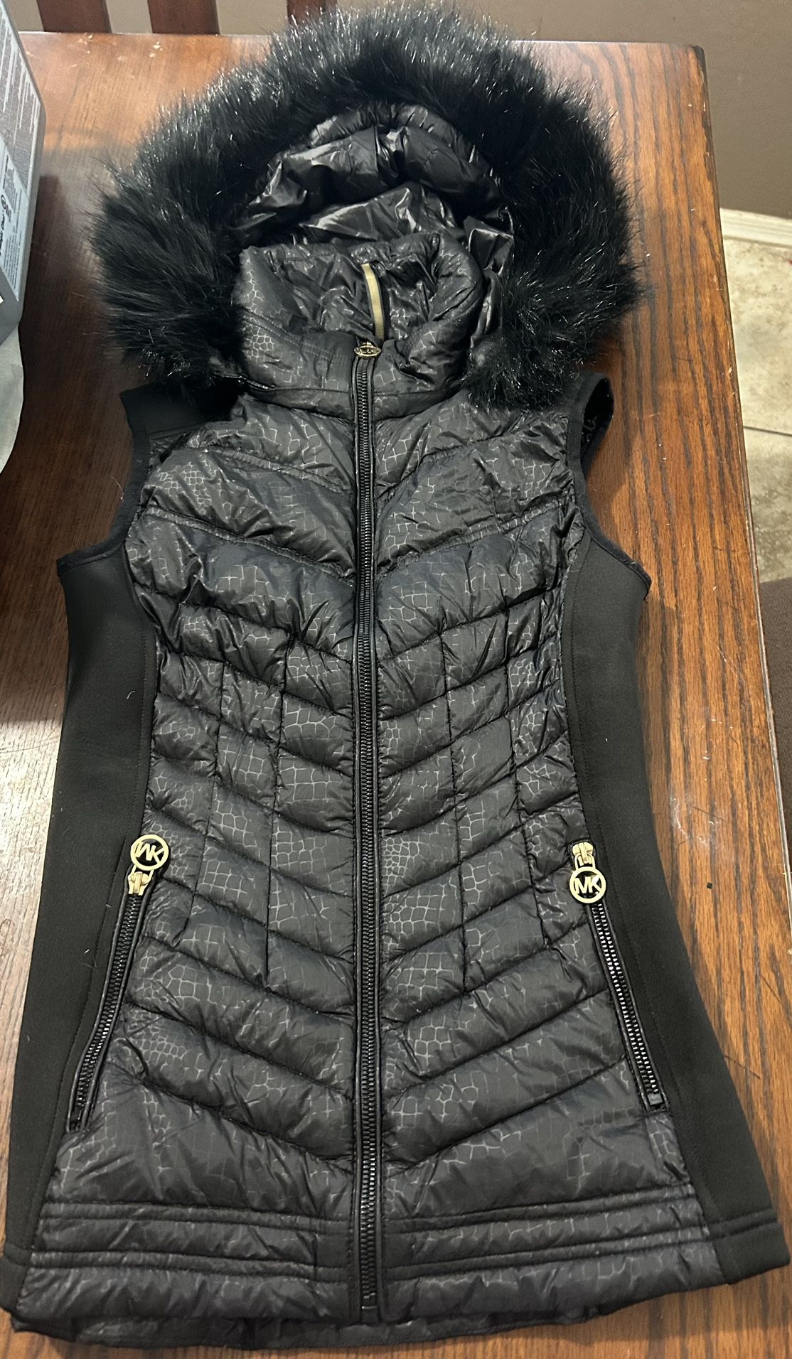 Women's Embossed Faux-Fur-Trim Hooded Puffer Vest XS Great Condition