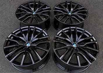 22” Bmw X5 X6 742M wheels gloss Black