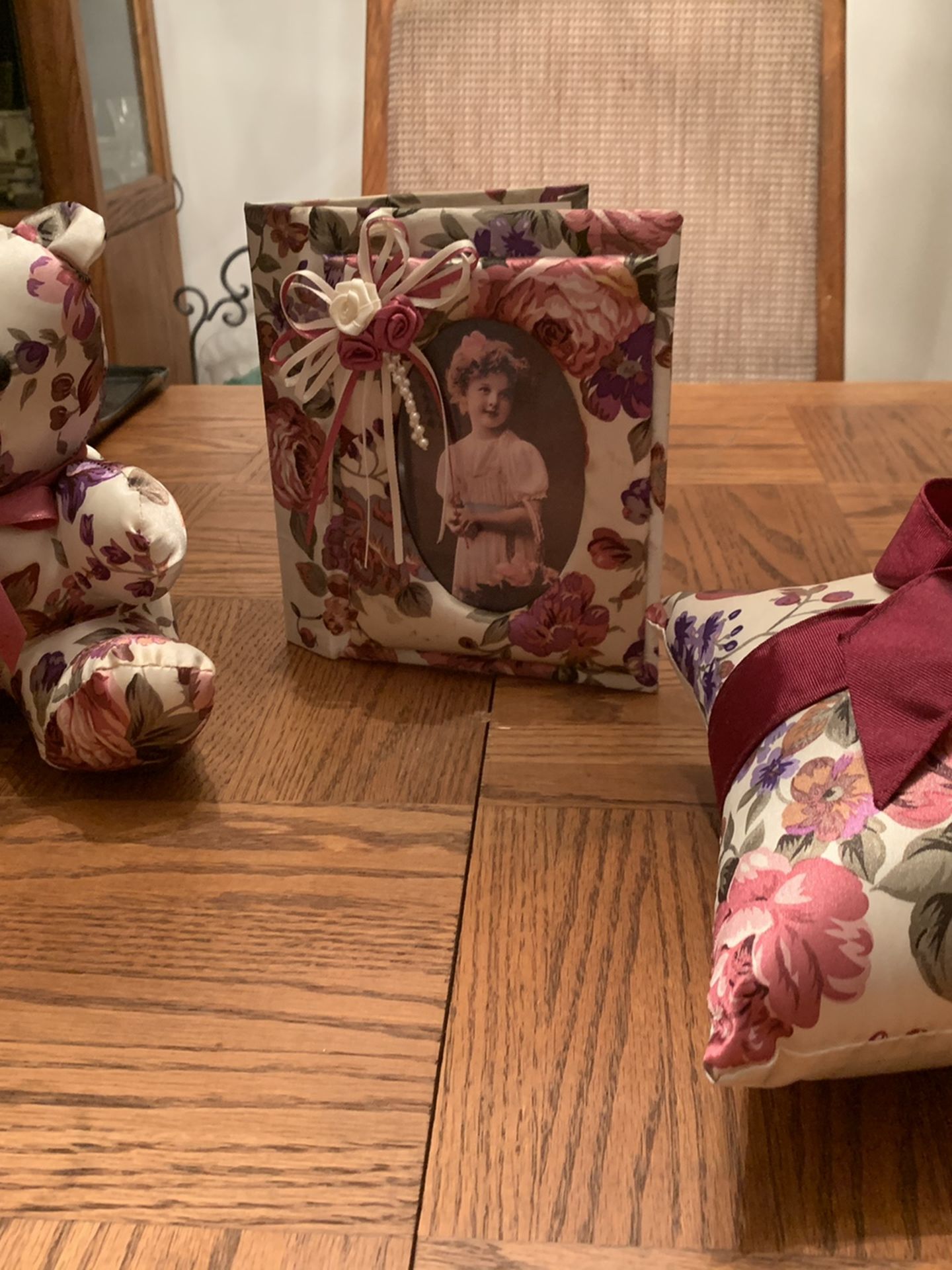 Photo album & picture frame, teddy bear, pillow