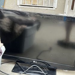LG TV 35 Inch 