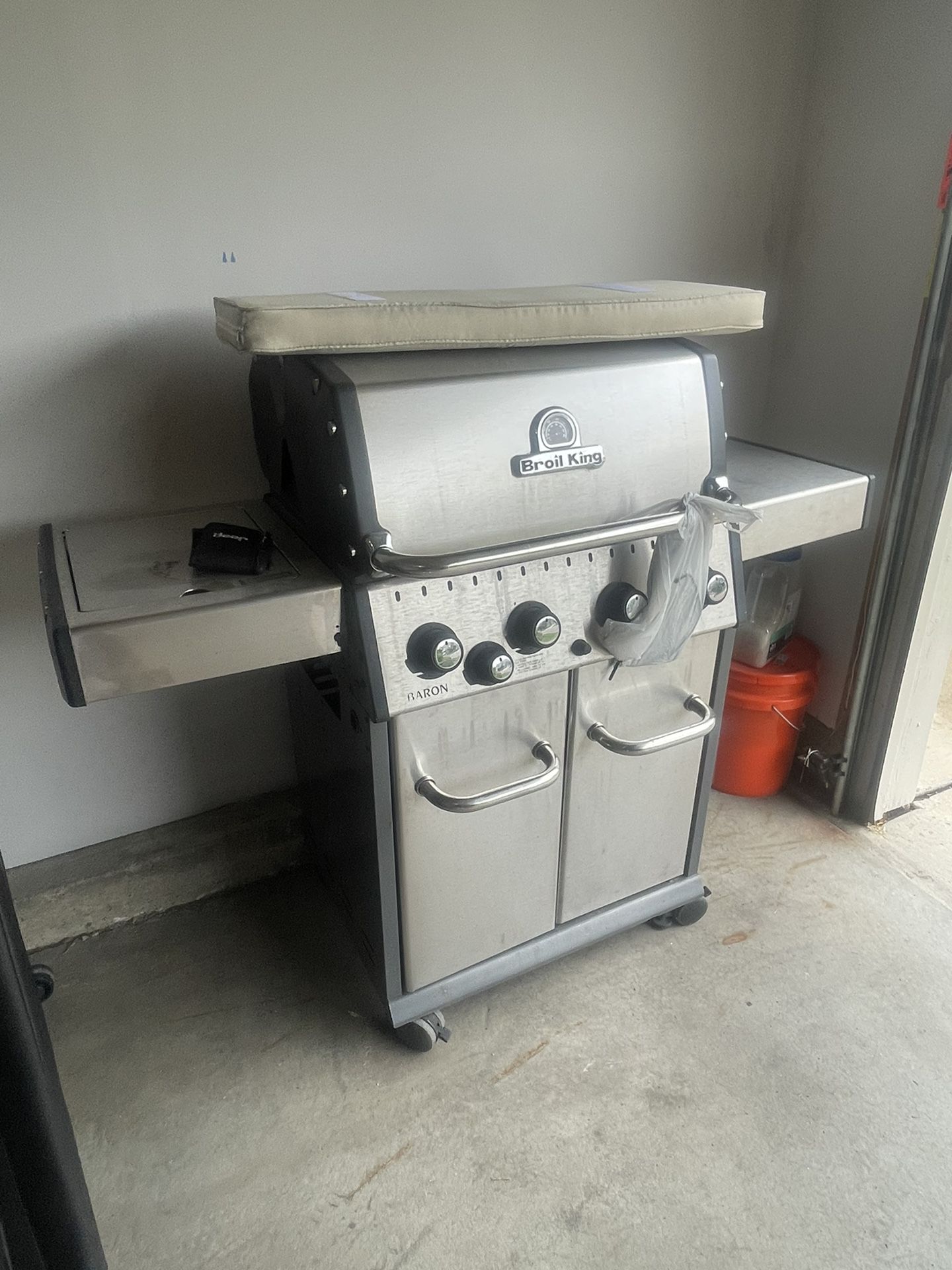 Baron Broil Grill Like New 