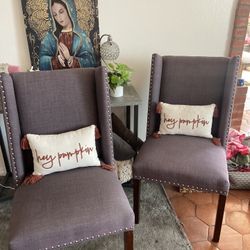 Accent Chairs 