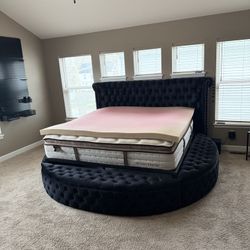 Round Storage King Bed w/King Pillowtop Mattress & Metal Frame