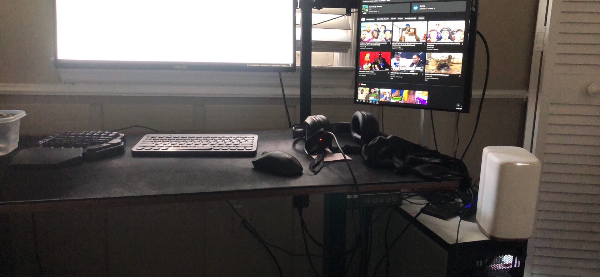 Gaming PC, Desk, microphone, 2 Monitor Bundle