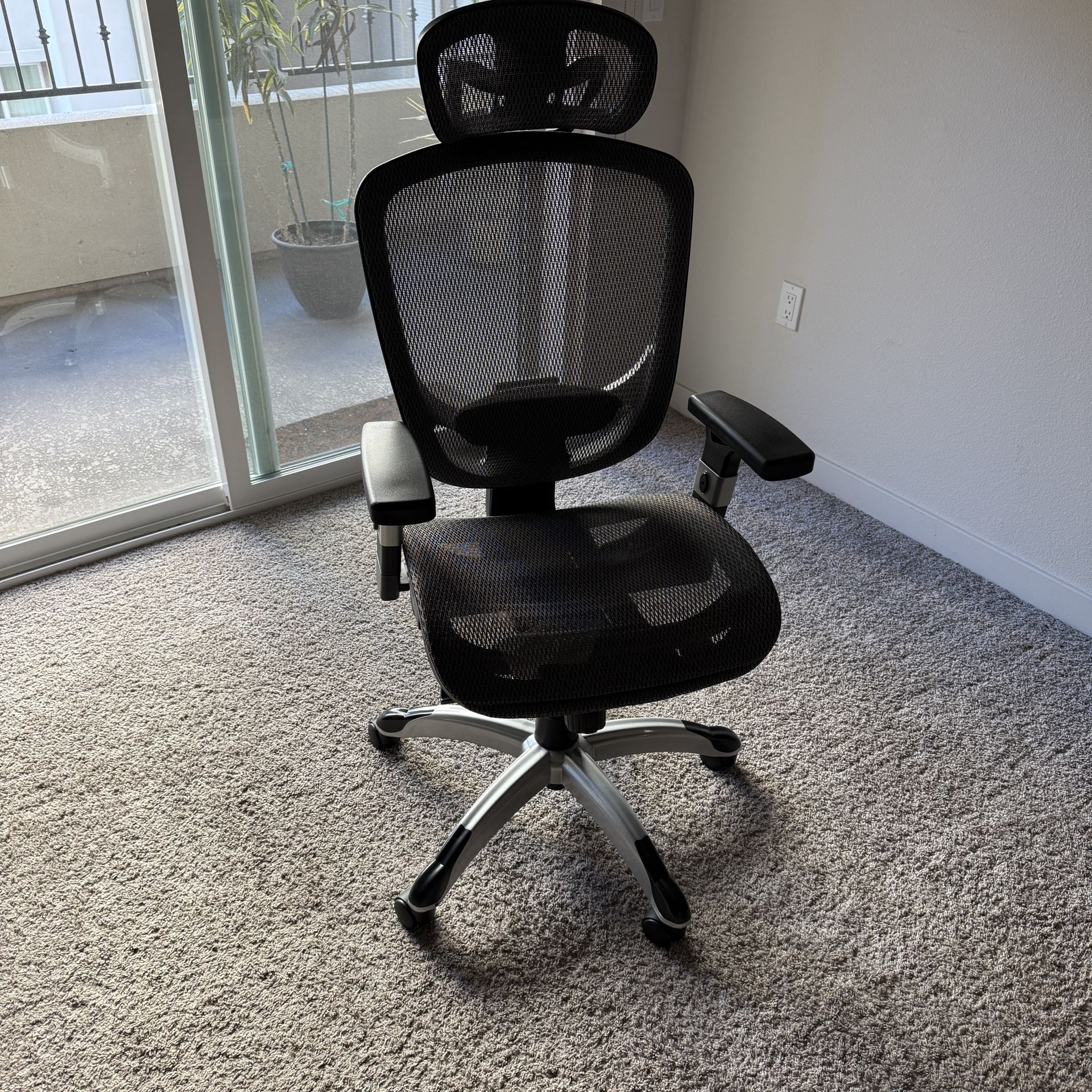 Staples Hyken Office Task Chair