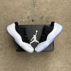 Jordan 11 Low Tuxedo Size 9