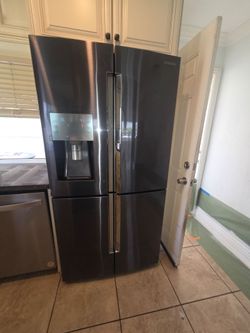 Samsung fridge  moving sale $400 good condition