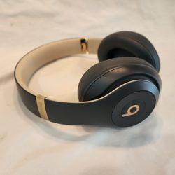 Beats Studio Pro 3 Shadow, Gray, And Gold