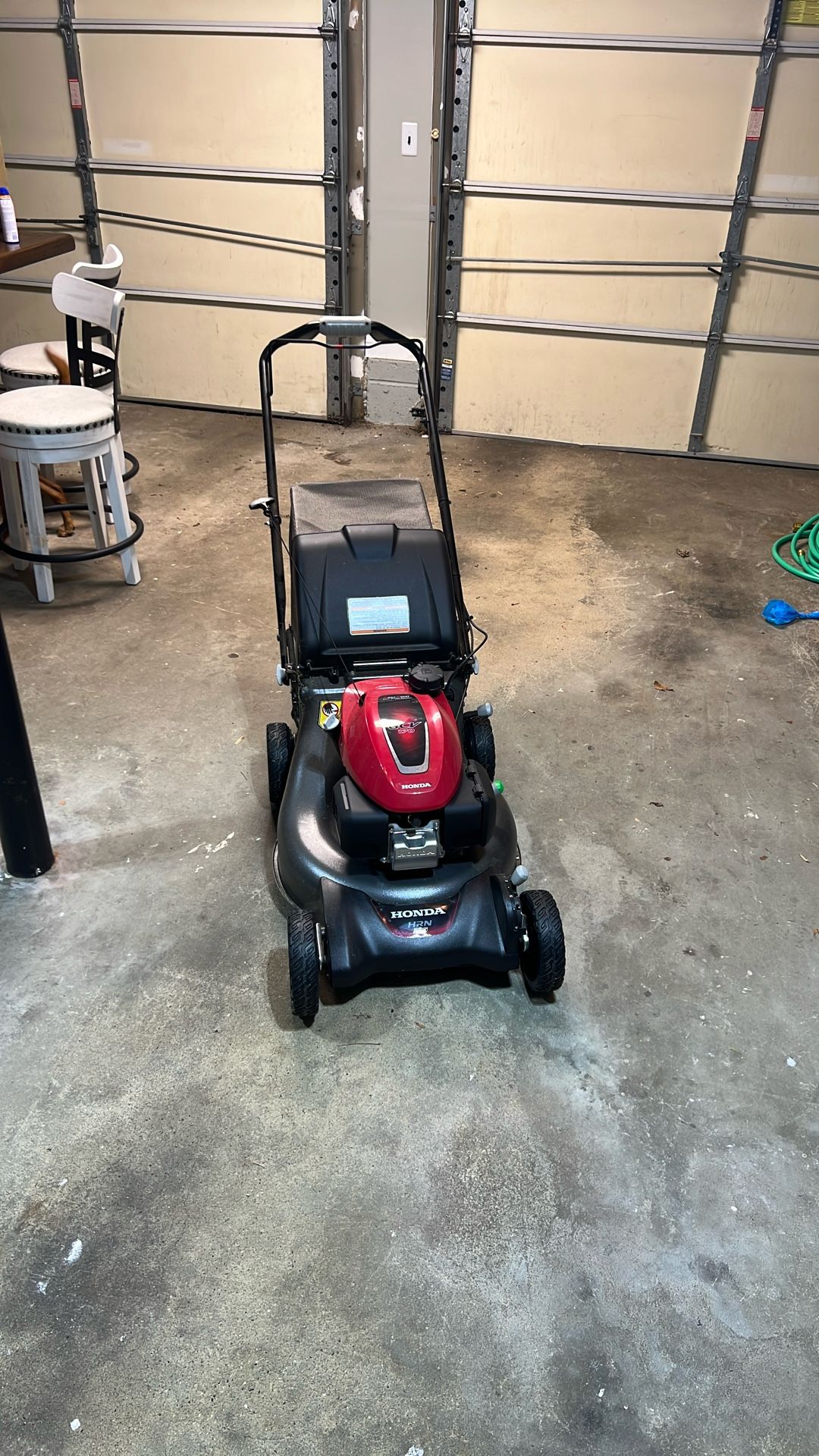 Lightly Used Honda HRN216VKA Self-Propelled Lawn Mower – Excellent Condition