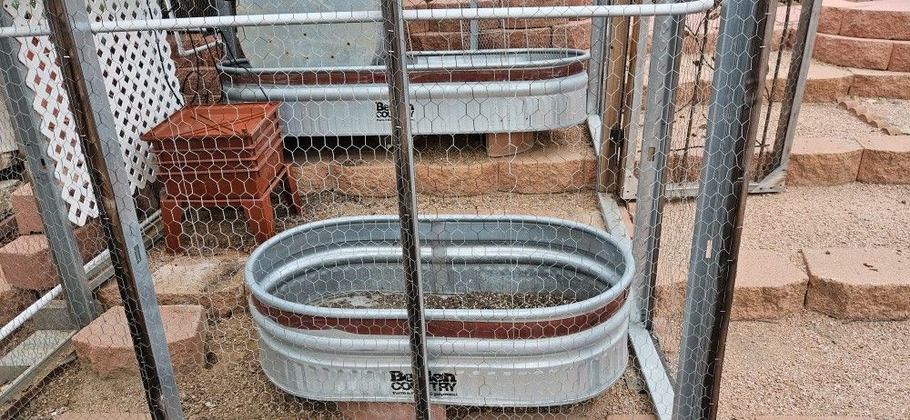 Behlen Galvanized Raised Planters