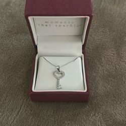 Diamond Key Pendant 10kw