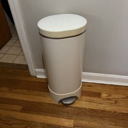 Diaper Pale Munchkin