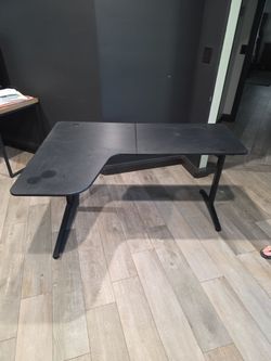 Gaming desk
