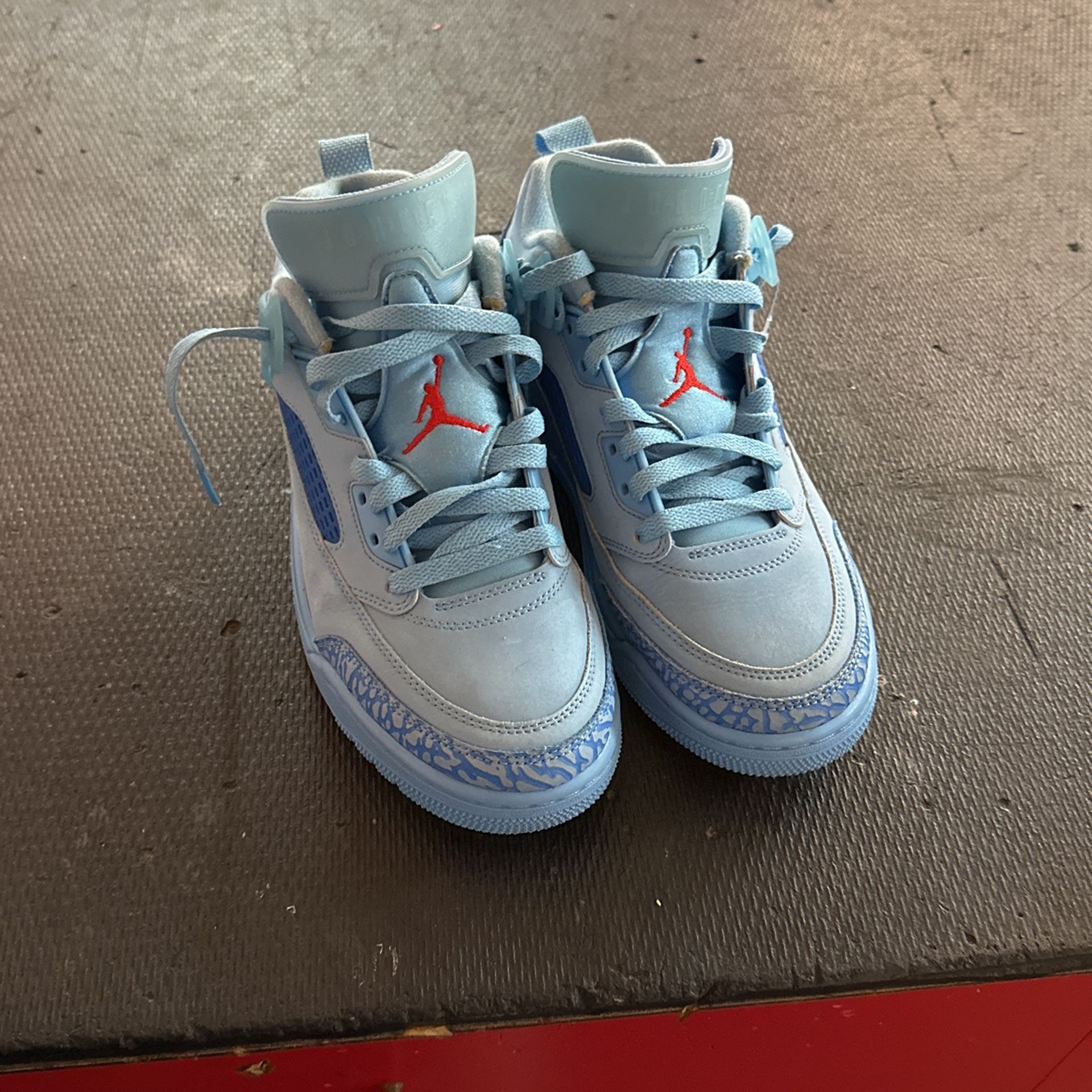 All Blue Jordan’s Size 8