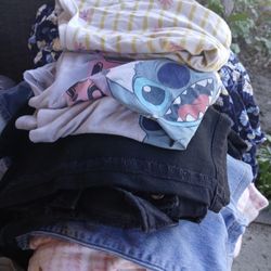 Girls Clothes Used My Daughter Doesn't With In Them Anymore Size 8-10 Free Pick Up Only Message Me When Ur Ready To Pick Up For Address 