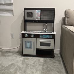 Kids Play Kitchen 