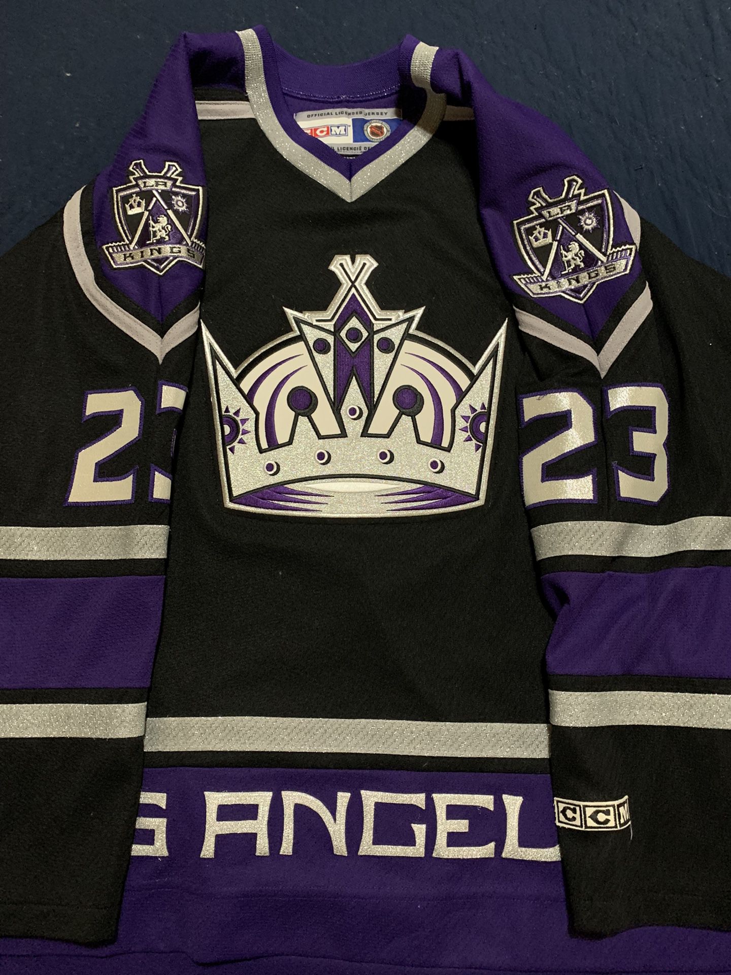 la kings purple and black jersey