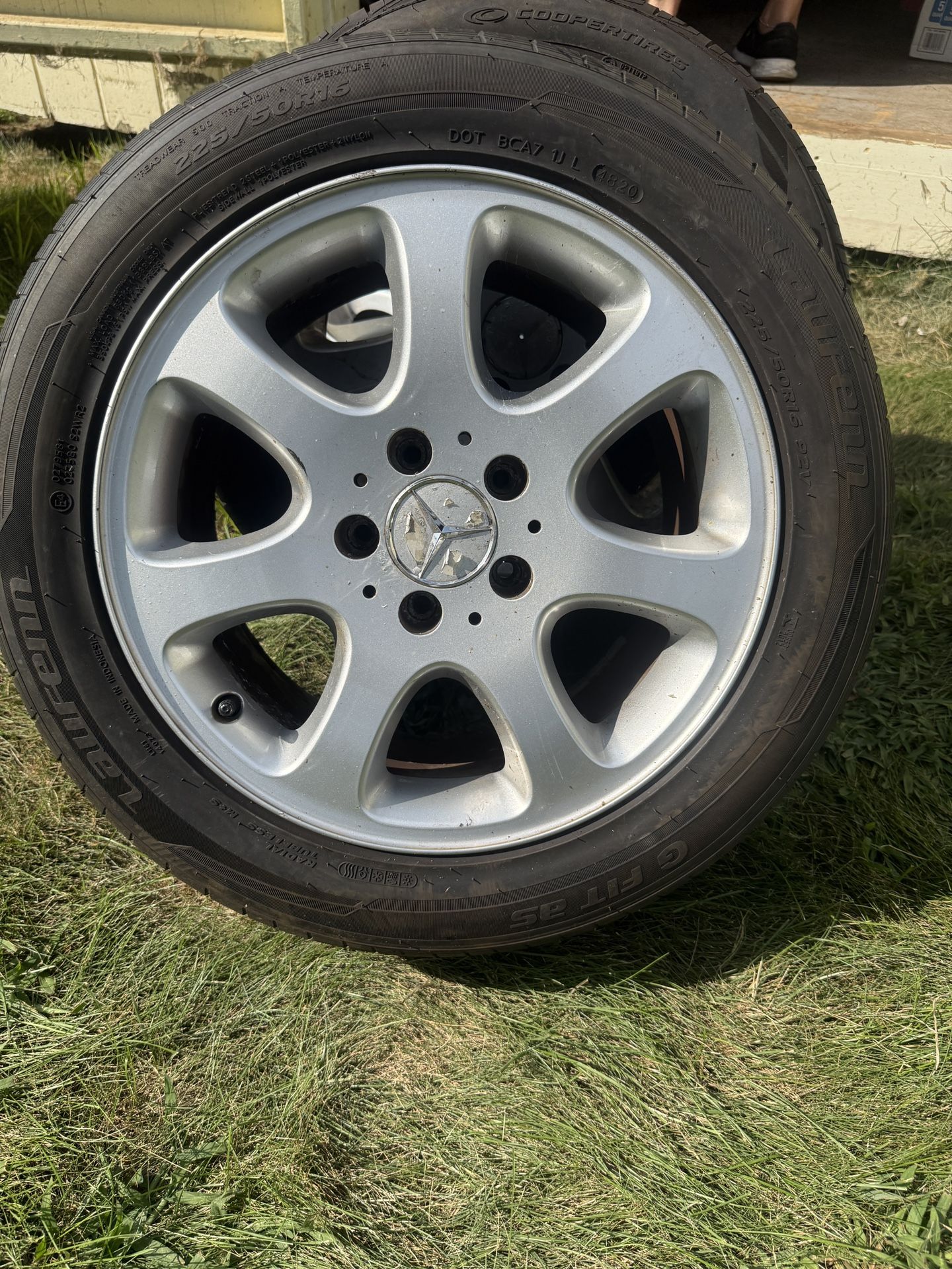 Mercedes-Benz rims and tires