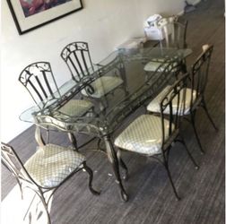 Dining room table set in great condition ! Must pick up in irving!