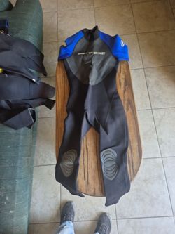 Body glove wet suit ( large)