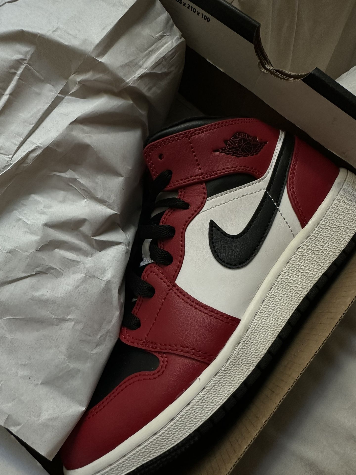 Nike Air Jordan 1 “Chicago Black Toe” Size 5Y