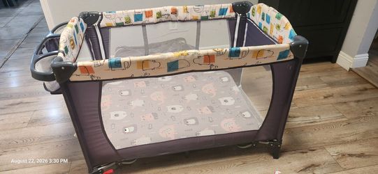 pack and play foldable crib nearly new