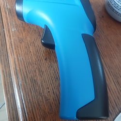 2 thermometers!! one ìnfared one cooking