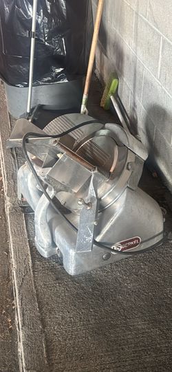 Deli meat slicer