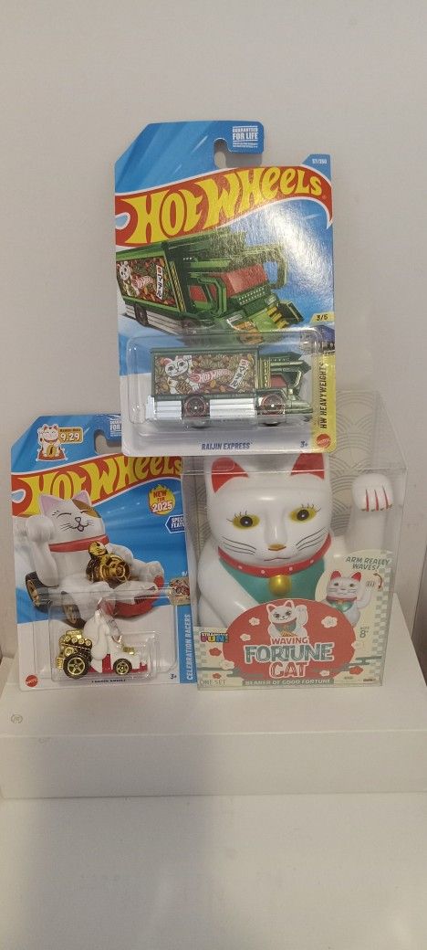 Hot Wheels π₯ πΆ Lucky Set "6" Waving Fortune Cat And Hot Wheels