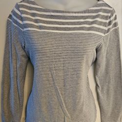 SMALL WHITE & GREY TOP