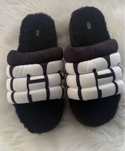 UGG Maxi Slide Logo Sheepskin Platform Sandals Black/White Women's Size 9