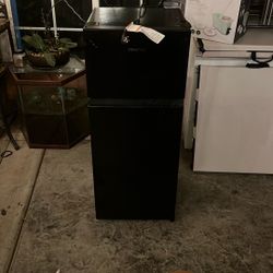 Mini Fridge 