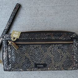 ✨ Fossil RFID Wristlet Wallet – Snake Print Glitter – NWT ✨