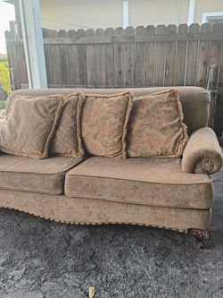 Extra couch in good condition