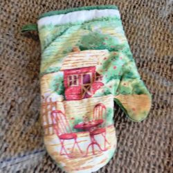 Barn Bistro Oven Mitt