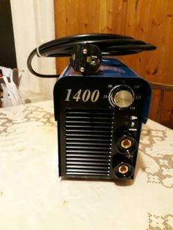 Maquina de soldar italiana de 230 voltios y 140 amperes