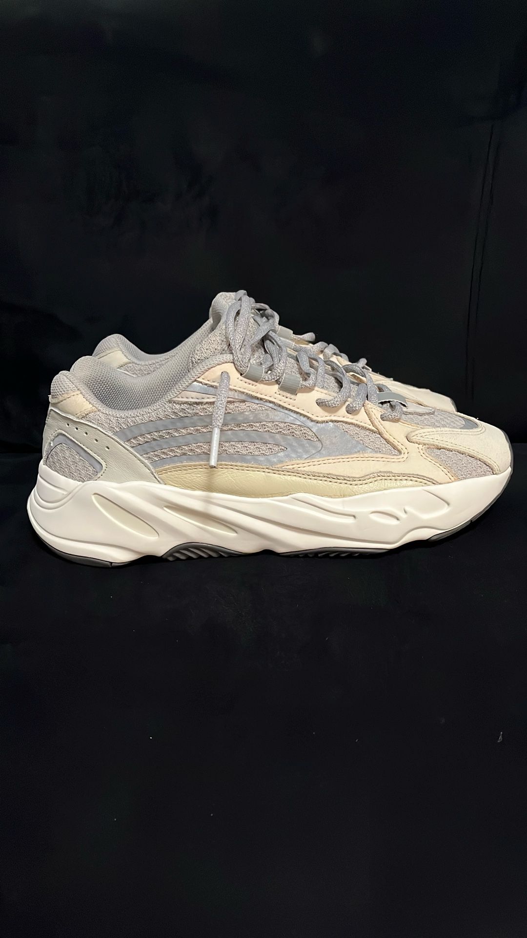 Yeezy 700 V2 Cream Size