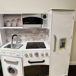 KidKraft Large Wooden Play Kitchen