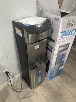 Brio 740 Series Self-Cleaning Bottom Load Water Cooler Dispensador De Agua Fría Y Cailiete Refri
