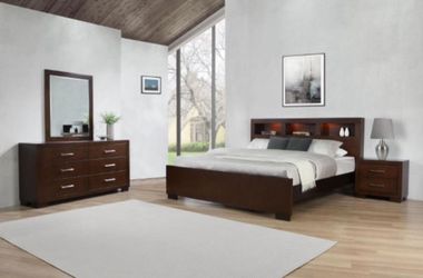 Jessica 4-piece Eastern King Bedroom Set Cappuccino