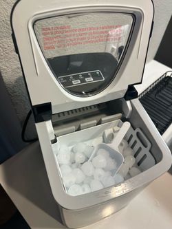 Ice Maker 26 lb FRIGIDAIRE