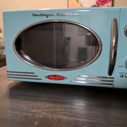 Nostalgia Electrics Teal RetroWave Microwave