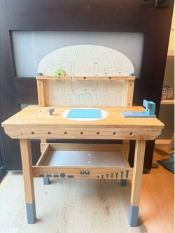 One elephant tool table