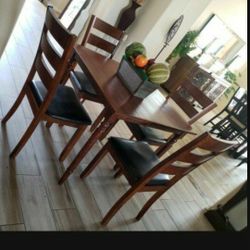 Kitchen Table And Chairs 