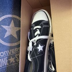Converse Size 4 
