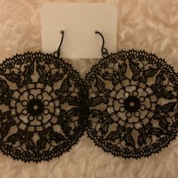Black Light Weight Webbed Earrings W/butterflies 