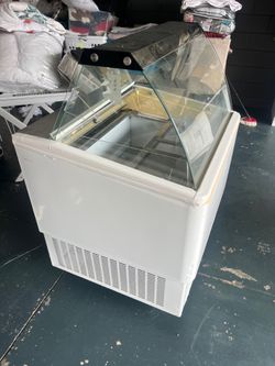 26” ice cream cabinet