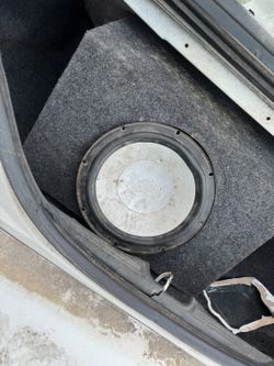 10 inch speaker comes with the box and il throw in the amp as well