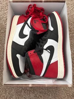 Air Jordan 1 black toe