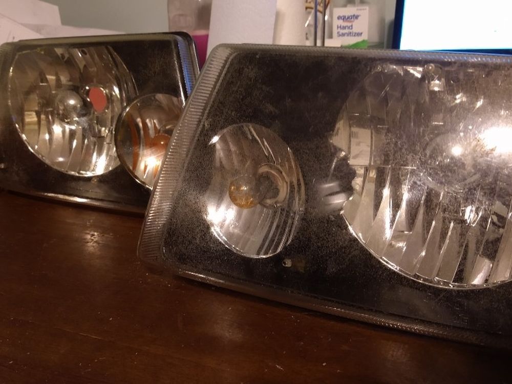 Ford Ranger Headlights/Tail Lights/Blinkers